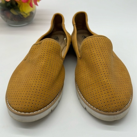 Cliffs by White Mountain Yellow Slip On Loafer Size 10 MCL6030G - Picture 2 of 6